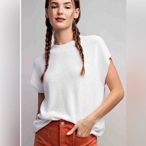 ee:some Lightweight knit top. Size M/L White